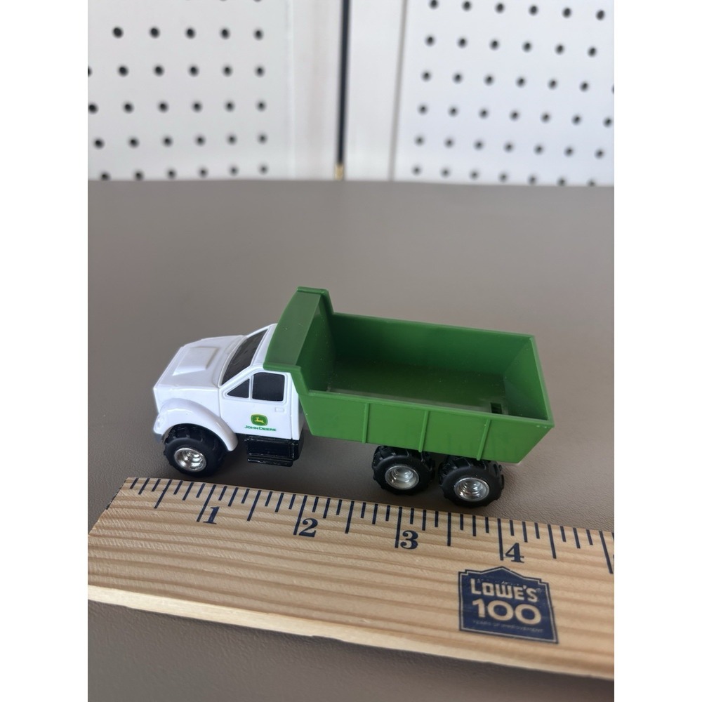 White DUMP TRUCK John Deere Construction Equipment Ertl 1:64 Scale 4 1/4"